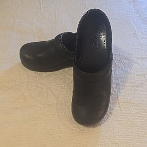 Dansko Womens 40 Clog Black Nubuck